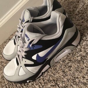 Nike White and Black Sneakers with Blue Accents